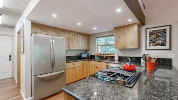 KĂŒhlschrank, Mikrowelle, Ofen, Herdplatte