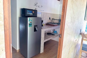 Fridge, microwave, oven, cookware/dishes/utensils