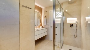 Douche, serviettes fournies