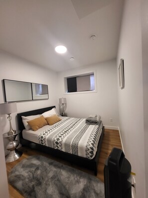 2 habitaciones, tabla de planchar con plancha, wifi y ropa de cama 