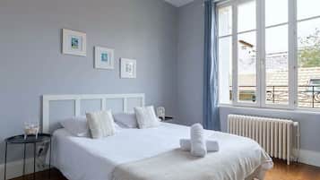 1 bedroom, iron/ironing board, travel crib, WiFi