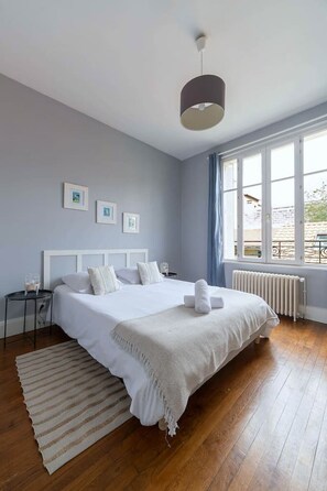 1 bedroom, iron/ironing board, travel crib, WiFi