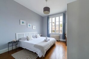 1 slaapkamer, een strijkplank/strijkijzer, reisbedje, wifi