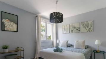 2 bedrooms, desk, iron/ironing board, travel crib