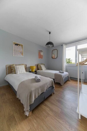 2 bedrooms, desk, iron/ironing board, travel crib - Le Raymond - 48 allée des ailes - Vichy (Vichy)