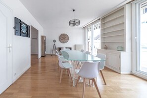 Dining - Grand appartement climatisé, 3 chambres, terrasse (Vichy)