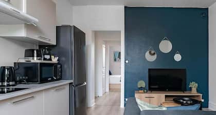Design apartment near city center - free parking