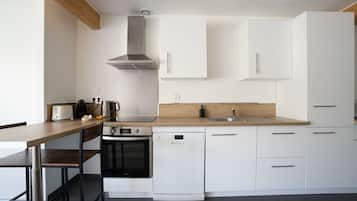 Kühlschrank, Mikrowelle, Ofen, Geschirrspüler