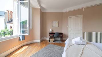 2 bedrooms, iron/ironing board, travel cot, free WiFi