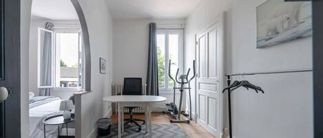 2 chambres, fer et planche à repasser, lit parapluie, Wi-Fi gratuit