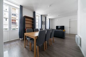 Dining - Grand appartement design, 3 chambres, centre ville (Vichy)