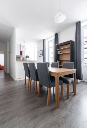 Dining - Grand appartement design, 3 chambres, centre ville (Vichy)