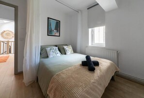 2 bedrooms, iron/ironing board, travel cot, free WiFi