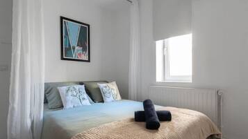 2 habitaciones, tabla de planchar con plancha y cuna de viaje