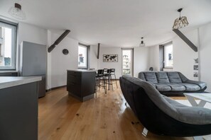 TV - Grand appartement design, 3 chambres, centre-ville (Vichy)