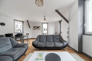 TV - Grand appartement design, 3 chambres, centre-ville (Vichy)