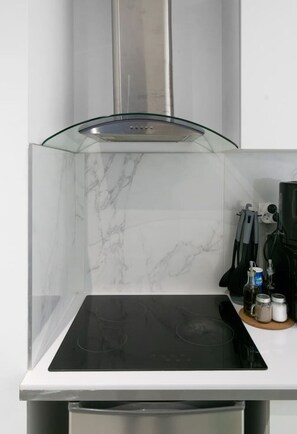 Mikrobølgeovn, kaffe-/temaskine, brødrister