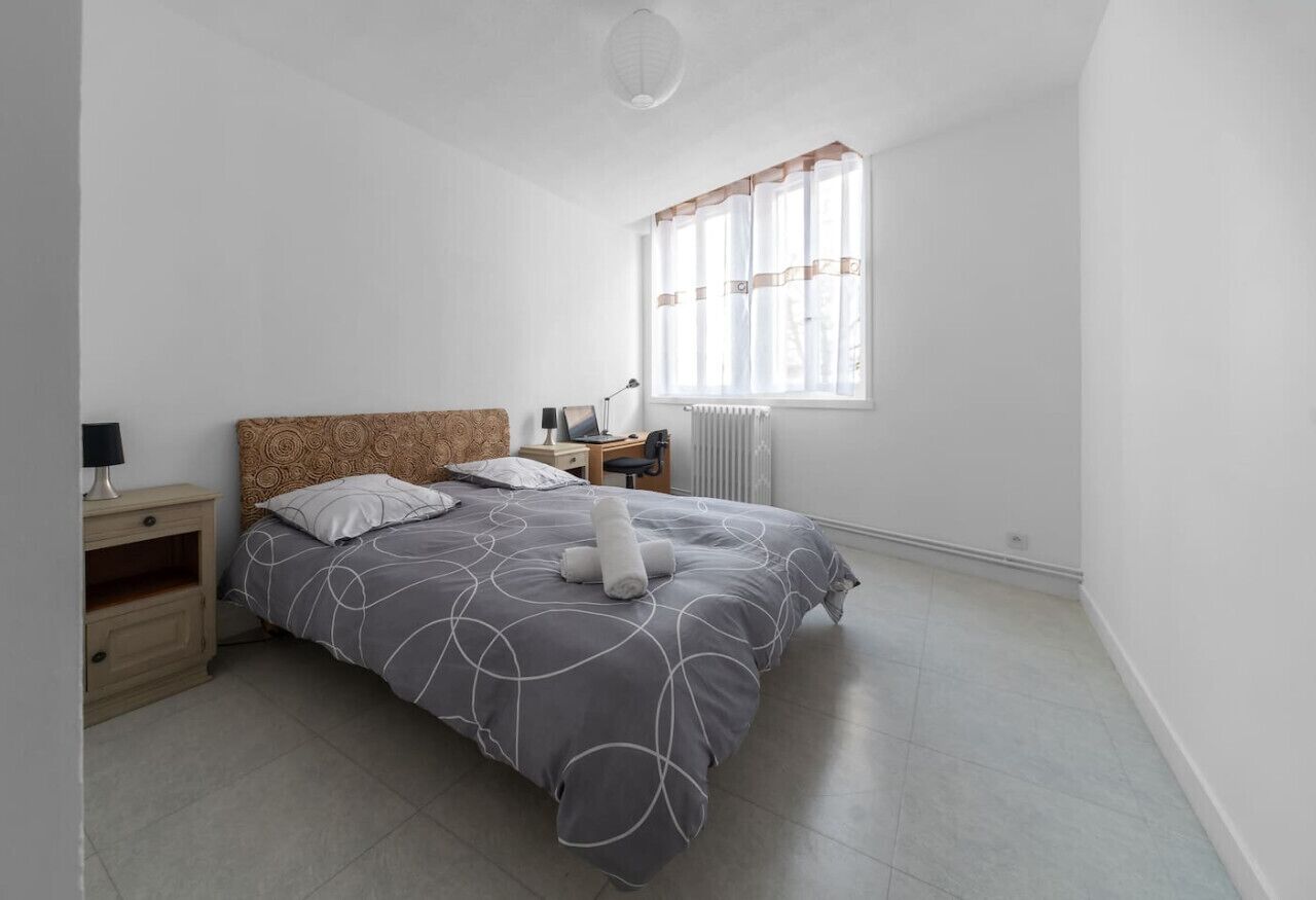 2 slaapkamers, een strijkplank/strijkijzer, reisbedje, gratis wifi