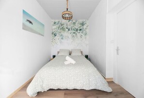 1 bedroom, iron/ironing board, travel cot, free WiFi