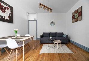 Interior - Design and bright apartment, free parking (Vichy)