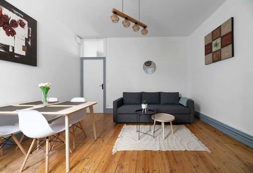 Design and bright apartment, free parking