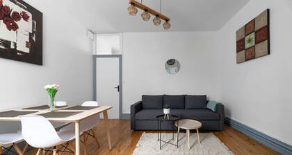 Design and bright apartment, free parking