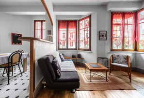 TV - Appartement calme et chaleureux en centre ville (Vichy)