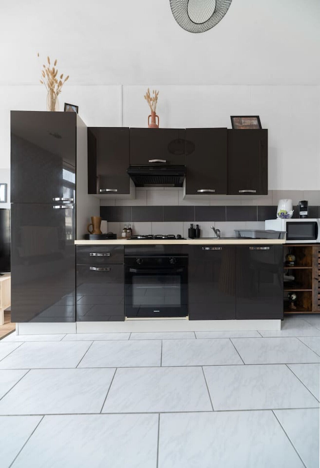 Fridge, microwave, oven, coffee/tea maker