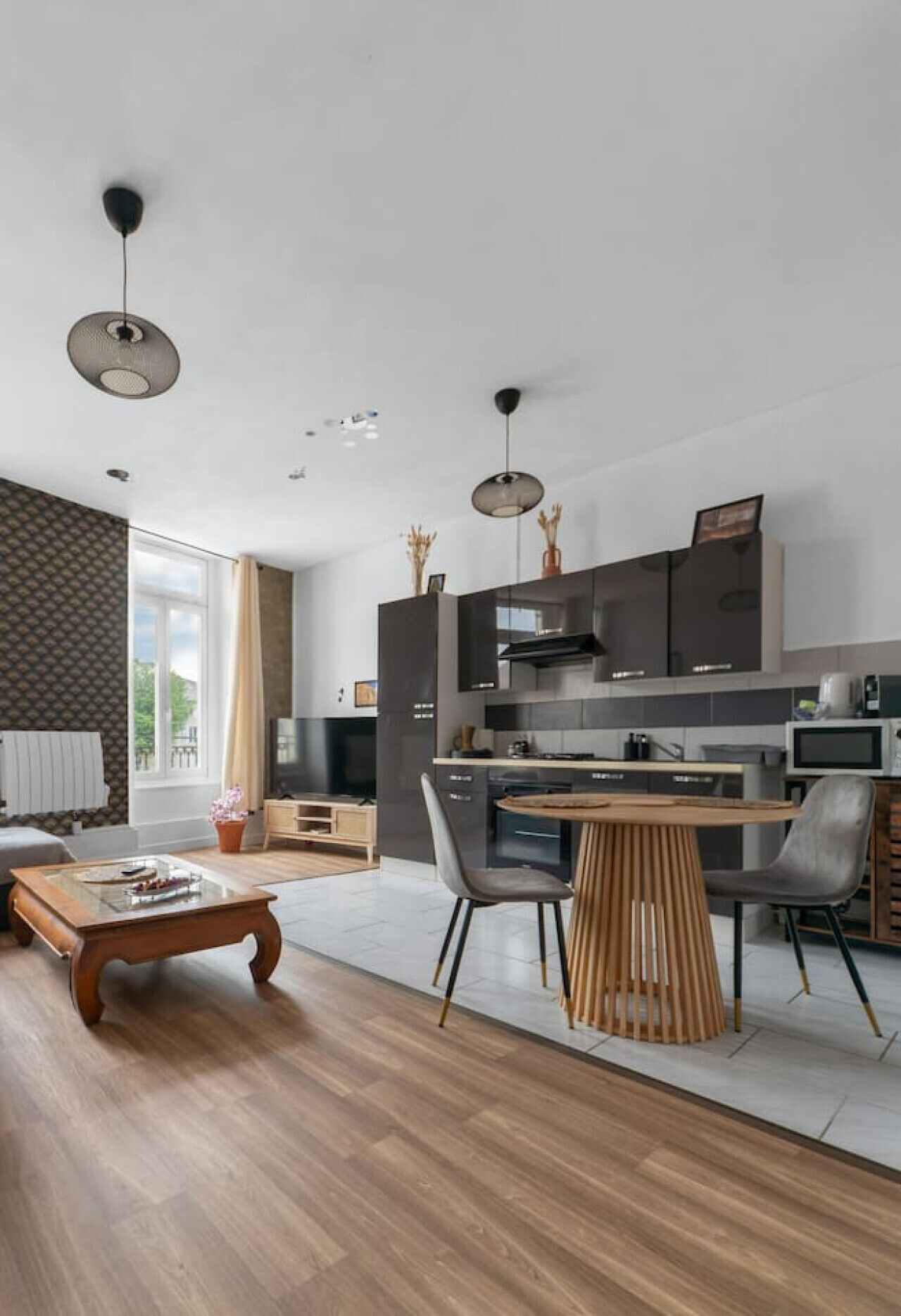 Fridge, microwave, oven, coffee/tea maker