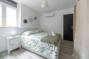 1 chambre, fer et planche à repasser, lit parapluie, Wi-Fi gratuit