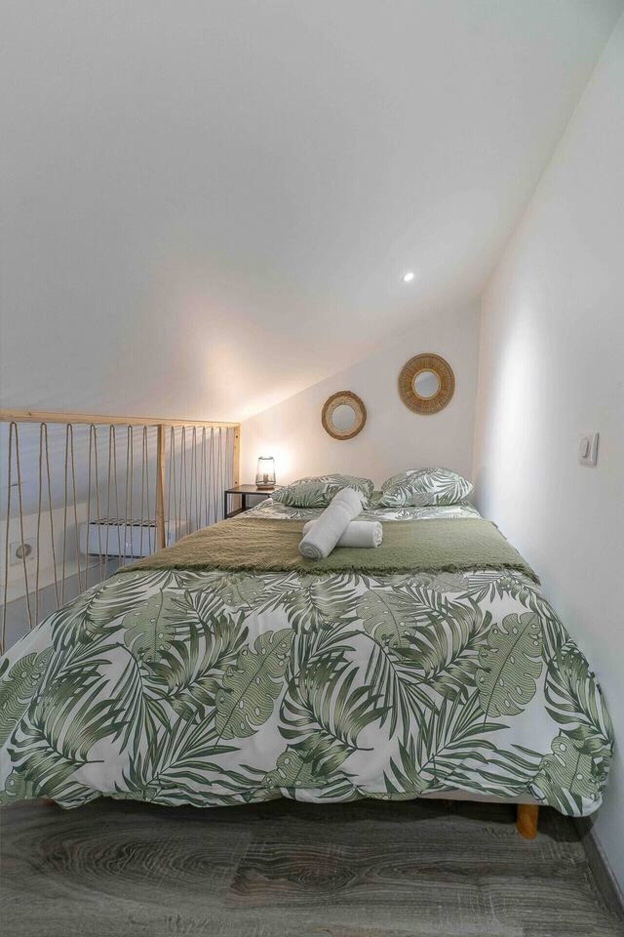 Iron/ironing board, free WiFi, bed sheets