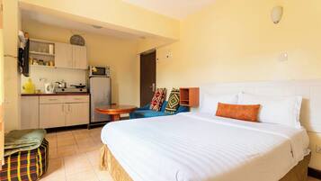 1 habitación, tabla de planchar con plancha, wifi y ropa de cama