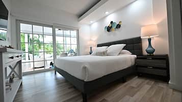 5 bedrooms, desk, iron/ironing board, travel crib