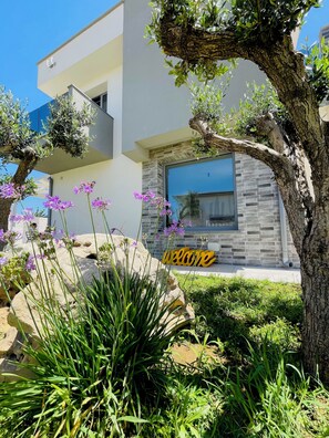 Exterior detail - Modern Villa in Sicily, comfort, relax, garden and parking (Marsala)