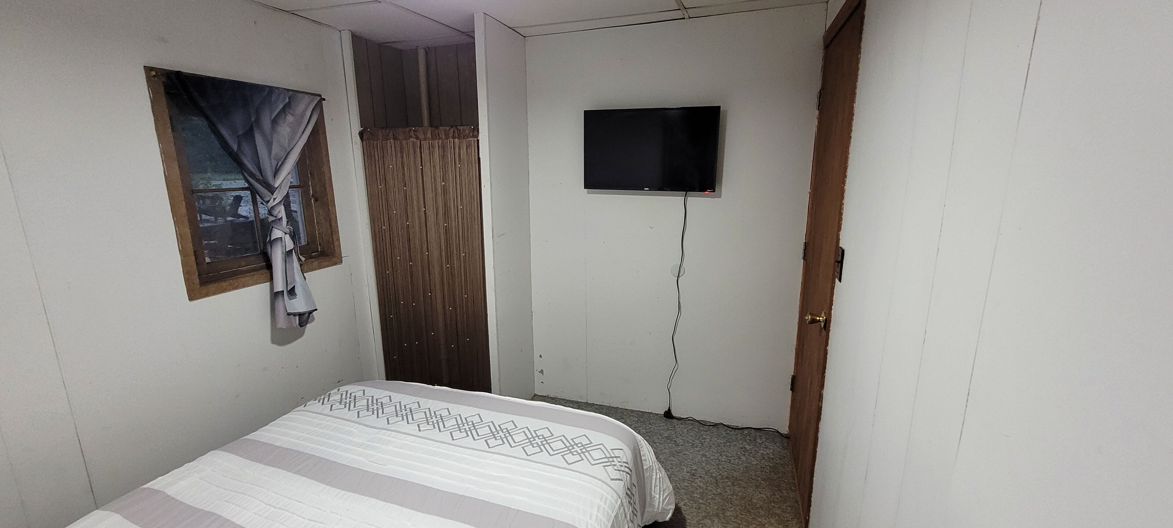 Charming 2-bedroom cabin, offering AC and WiFi for a delightful stay.
