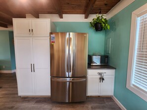 Interior - Mine, Mine, Mine - an oceanfront 3-bedroom/2-bathroom house on Oak Island, NC. (Oak Island)
