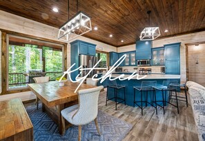 Fridge, microwave, oven, stovetop - New Luxe Cabin w/Game Room, Spiral Slide & Hot Tub (Broken Bow)