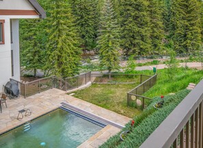 Een verwarmd zwembad