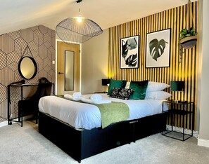 House | 1 bedroom, free WiFi, bed sheets - Central Ellesmere -sleeps2 - Parking - Petfriendly (Ellesmere)