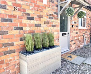 House | 1 bedroom, free WiFi, bed sheets - Central Ellesmere -sleeps2 - Parking - Petfriendly (Ellesmere)