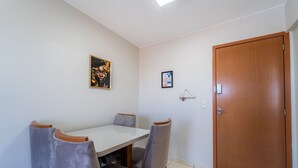Dining - Ap 2Qts, Up to 5 guests, Parking, Elevator (Brasília)
