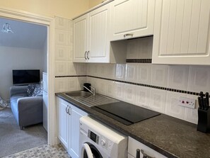 Appartement | Cuisine privée | Réfrigérateur, micro-ondes, four, plaque de cuisson