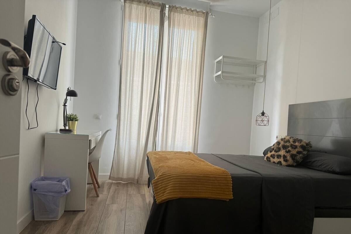 Camera Basic con letto matrimoniale o 2 letti singoli, balcone | Wi-Fi gratuito