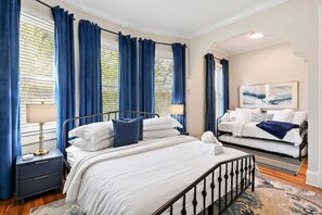 3 bedrooms, desk, iron/ironing board, free WiFi