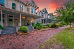 Exterior - Newly renovated, 3 bedrm 2 bath, Near Forsyth Park (Savannah)