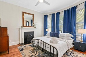 3 bedrooms, desk, iron/ironing board, free WiFi - Newly renovated, 3 bedrm 2 bath, Near Forsyth Park (Savannah)