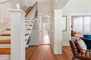 Interior - Newly renovated, 3 bedrm 2 bath, Near Forsyth Park (Savannah)