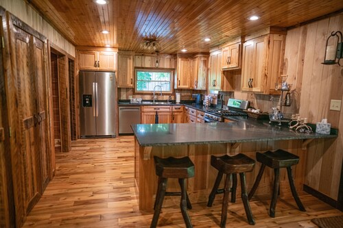 Weekend cabin retreat on a secluded 1,000 acres.  Miles of hiking trails.