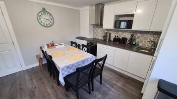 Family House, 3 Bedrooms, Kitchen, City View | Dining room