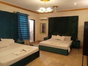 Chambre Deluxe double | Espace de travail pour ordinateurs portables, systĂšme dâinsonorisation